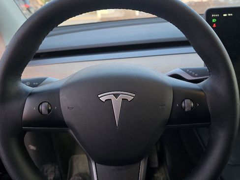 Used 2024 Tesla Model Y Long Range image 5
