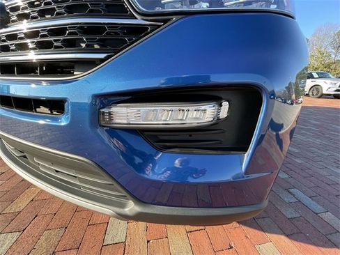 Used 2023 Ford Explorer XLT w/ Equipment Group 202A image 5