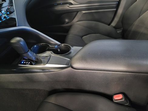Used 2018 Toyota Camry LE image 26