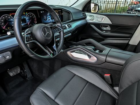 Used 2024 Mercedes-Benz GLS 450 4MATIC image 20