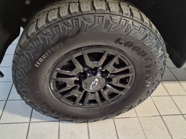 Used 2024 Chevrolet Silverado 2500 ZR2 w/ Technology Package AWD/4WD image 5