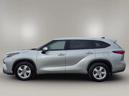 Used 2022 Toyota Highlander LE image 8