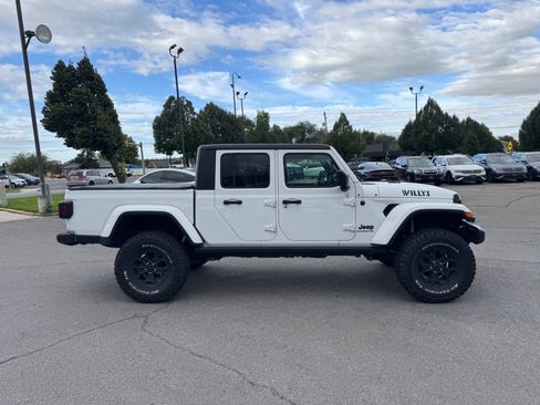 Used 2022 Jeep Gladiator Sport AWD/4WD image 6