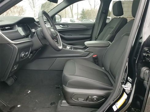 New 2025 Jeep Grand Cherokee Laredo X w/ Luxury Tech Group I image 24