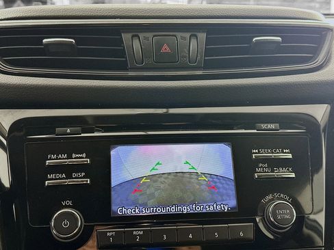 Used 2017 Nissan Rogue SV FWD image 21
