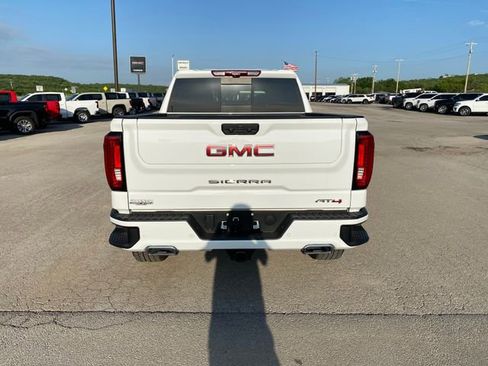 Used 2025 GMC Sierra 1500 AT4 w/ Technology Package AWD/4WD image 5
