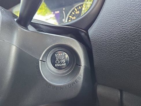 Used 2017 Jeep Renegade Latitude w/ Popular Equipment Group FWD image 14