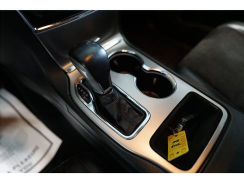 Used 2019 Jeep Grand Cherokee Altitude RWD image 19