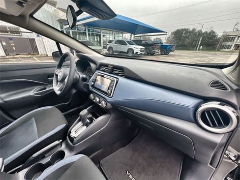 Used 2025 Nissan Versa SV image 28
