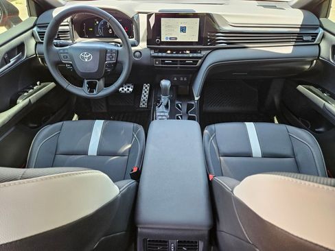 Used 2026 Toyota Camry SE w/ Convenience Package image 18