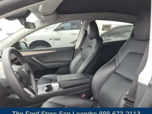 Used 2025 Tesla Model Y Long Range RWD image 9