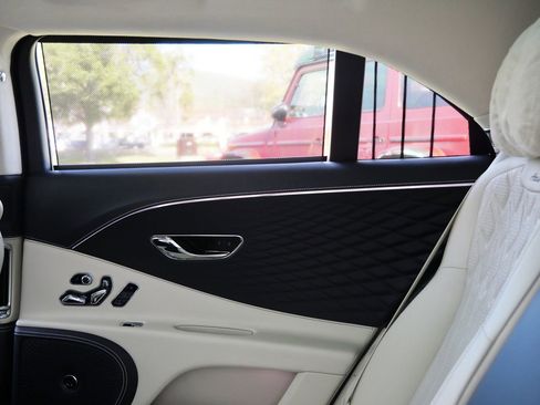 New 2026 Bentley Flying Spur Azure image 21