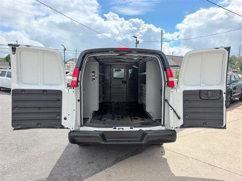 Used 2021 GMC Savana 2500 w/ Driver Convenience Package RWD image 4