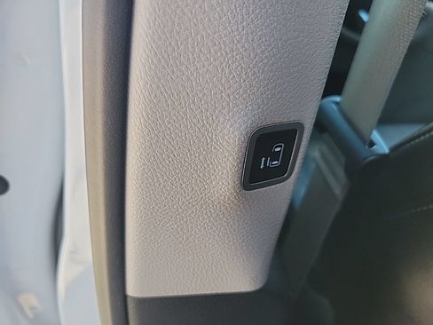 Used 2024 Chrysler Pacifica Touring-L FWD image 34