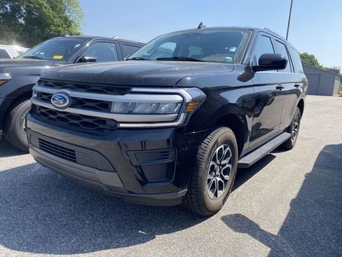 Used 2024 Ford Expedition XLT AWD/4WD image 3