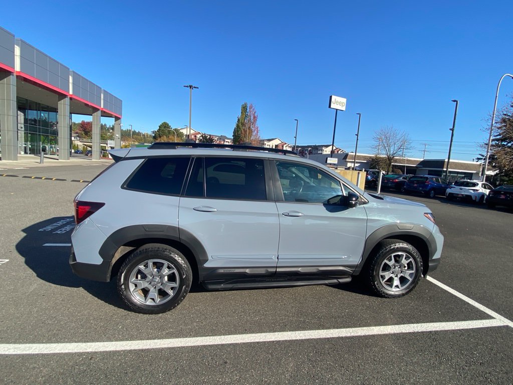 Used 2023 Honda Passport TrailSport image 2