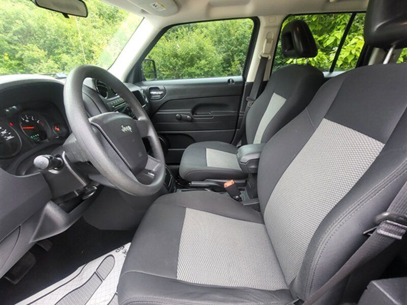 Used 2009 Jeep Patriot Sport FWD image 14