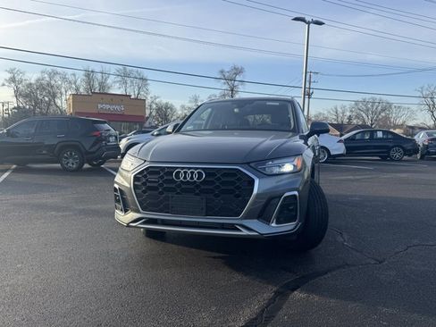 Used 2022 Audi Q5 2.0T Premium w/ Convenience Package image 2