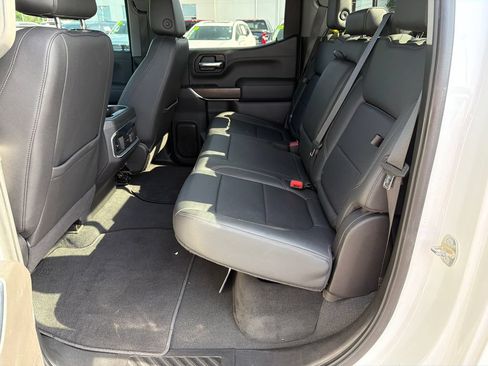 Used 2022 GMC Sierra 1500 SLT w/ SLT Premium Package AWD/4WD image 17