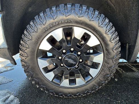 Used 2024 Chevrolet Silverado 2500 LT w/ Convenience Package image 10