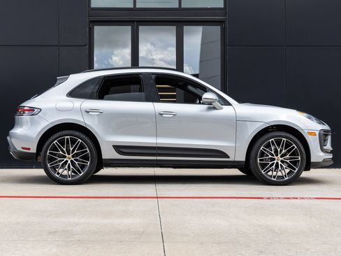 Certified 2026 Porsche Macan AWD/4WD image 12