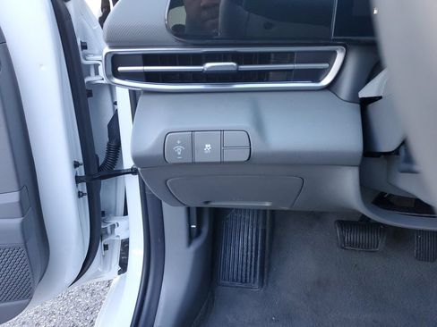 Used 2025 Hyundai Elantra SEL FWD image 19