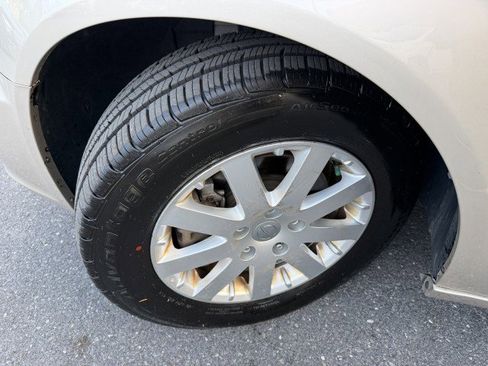 Used 2012 Chrysler Town & Country Touring-L w/ Entertainment Group #2 FWD image 29