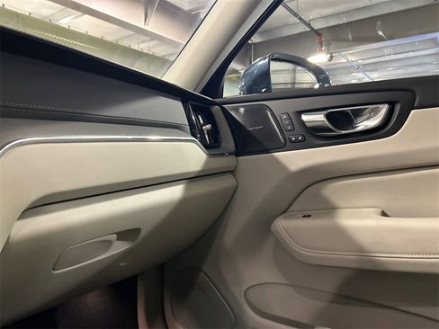 Certified 2023 Volvo XC60 B5 Ultimate w/ Climate Package image 20