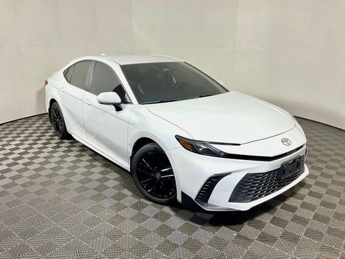 Used 2025 Toyota Camry SE AWD/4WD image 5
