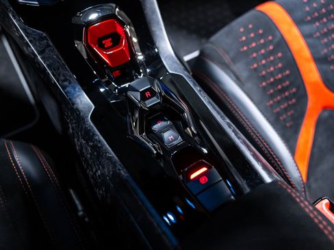 Used 2018 Lamborghini Huracan Performante AWD/4WD image 52