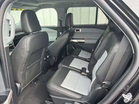 Used 2023 Ford Explorer XLT w/ Equipment Group 202A image 13