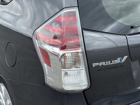Used 2016 Toyota Prius V Two FWD image 11