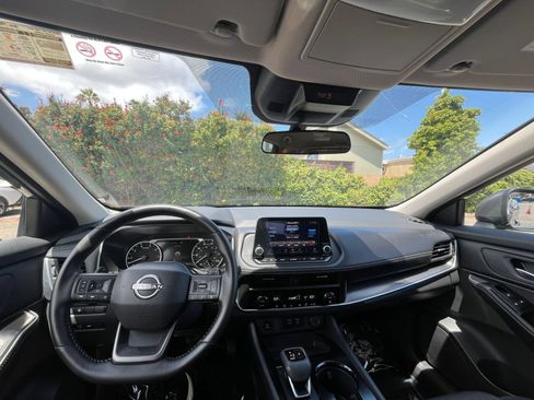 Used 2025 Nissan Rogue SV AWD/4WD image 35