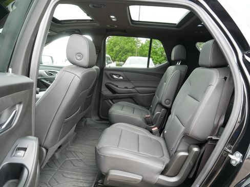 Used 2023 Chevrolet Traverse LT w/ LT Premium Package AWD/4WD image 32