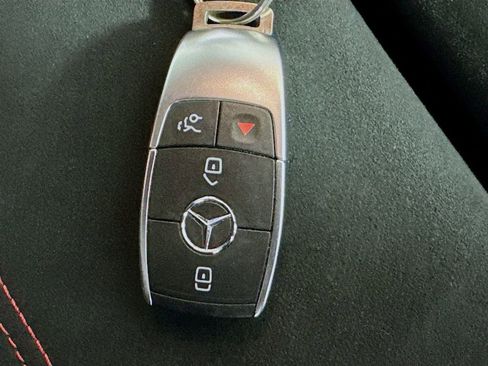 Used 2021 Mercedes-Benz GLB 250 image 35