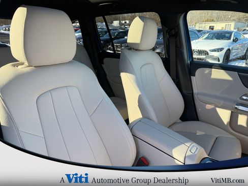 Used 2026 Mercedes-Benz GLB 250 4MATIC image 31