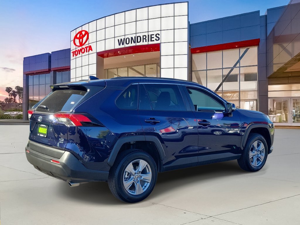 Used 2025 Toyota RAV4 XLE AWD/4WD image 5