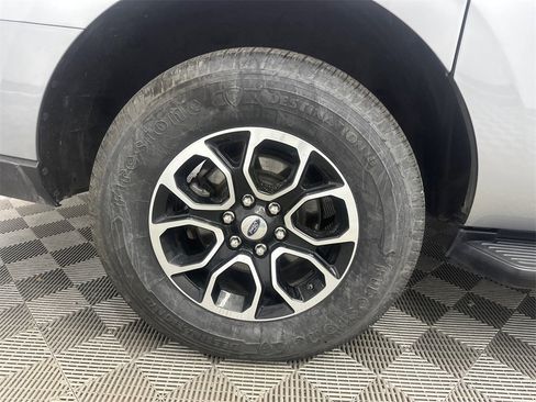 Used 2024 Ford Expedition Max XLT image 19