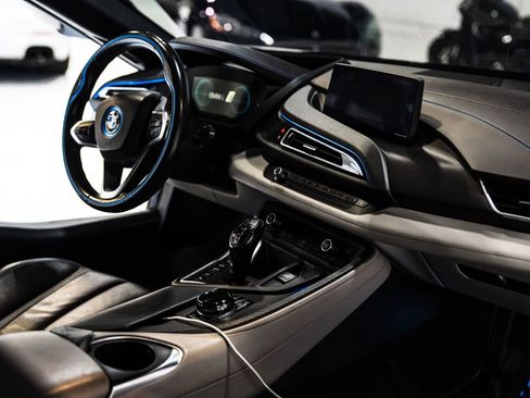 Used 2019 BMW i8 Roadster image 16