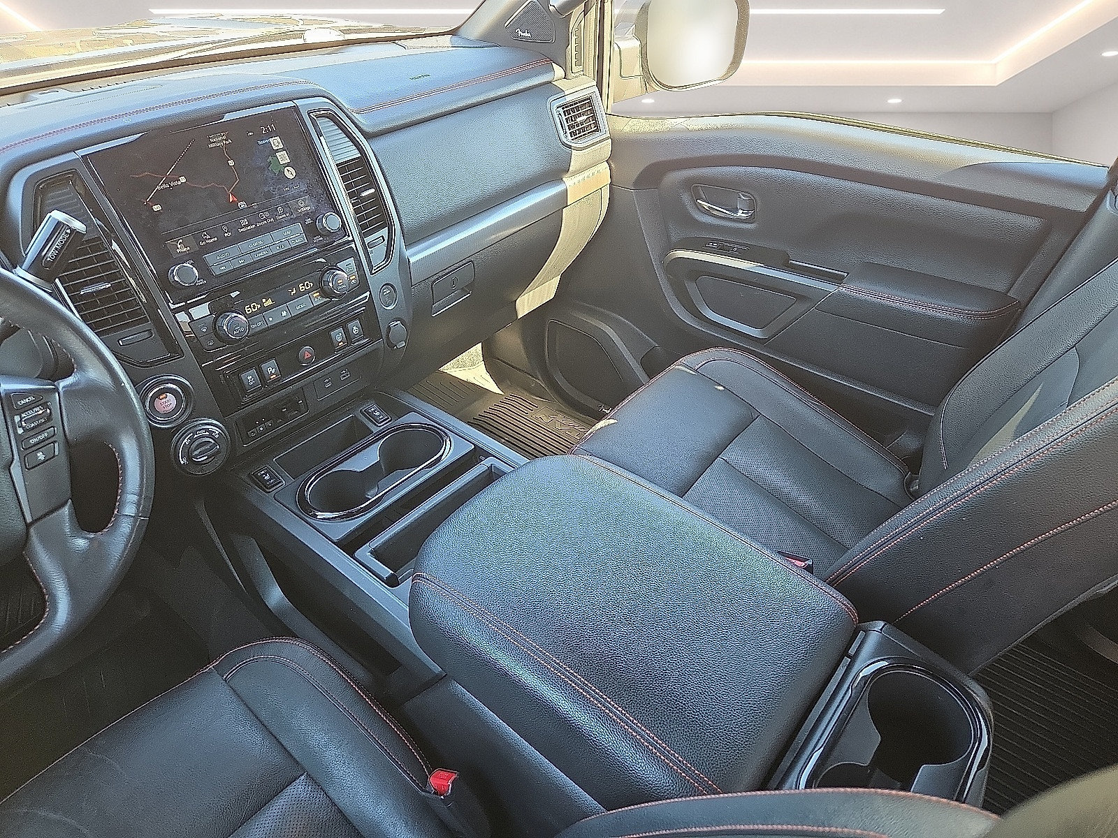 Used 2023 Nissan Titan PRO-4X w/ Pro-4x Convenience Package AWD/4WD image 19