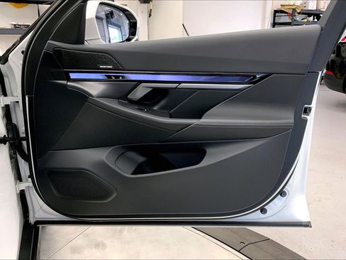 Used 2025 BMW i5 xDrive40 w/ M Sport Package AWD/4WD image 27