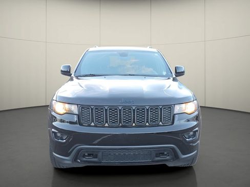 Used 2019 Jeep Grand Cherokee Laredo RWD image 2