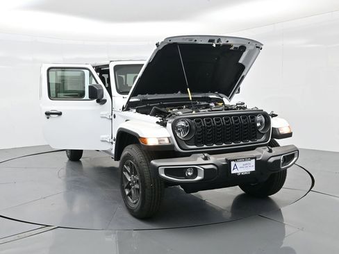 New 2025 Jeep Gladiator Sport image 30