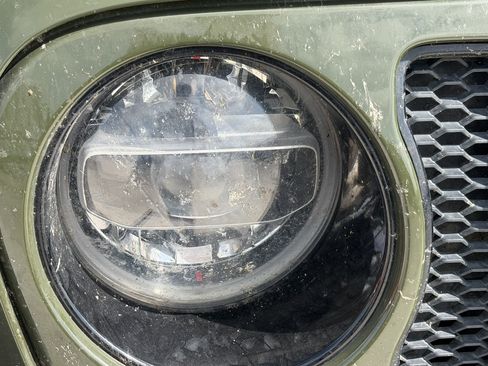 Used 2020 Jeep Wrangler Unlimited Sahara AWD/4WD image 4