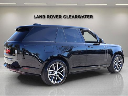 Used 2025 Land Rover Range Rover SE image 4
