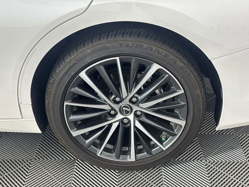 Used 2024 Lexus ES 300h w/ Premium Package FWD image 10