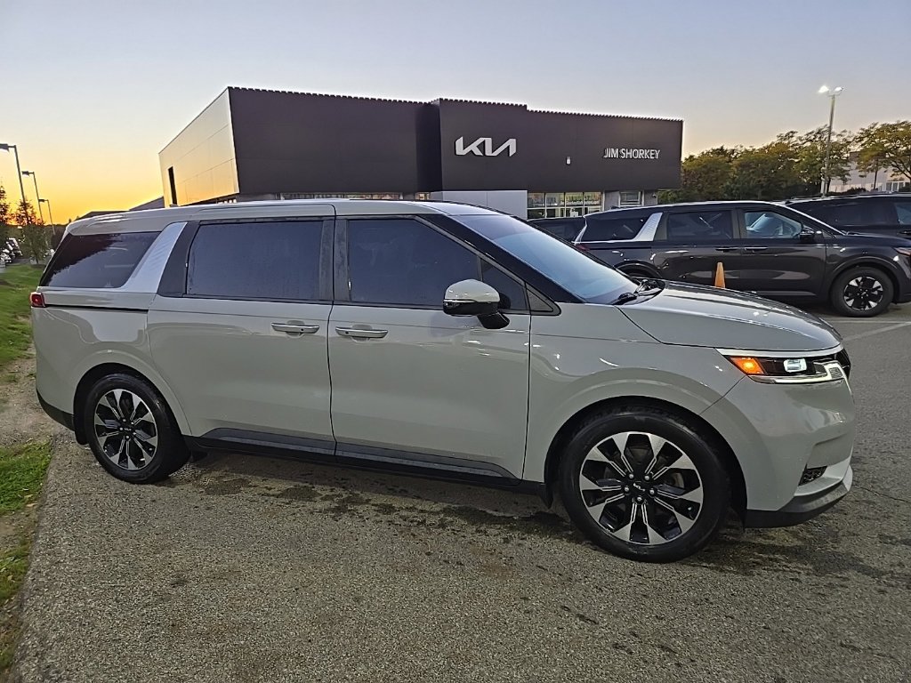 Certified 2024 Kia Carnival EX FWD image 2