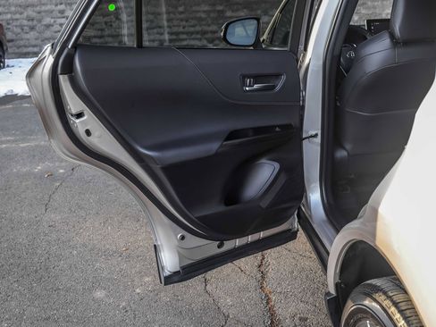 Used 2024 Toyota Venza Limited image 19