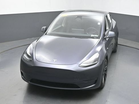 Used 2023 Tesla Model Y Long Range AWD/4WD image 41