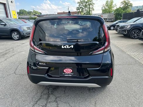 Used 2023 Kia Soul LX w/ LX Technology Package FWD image 5